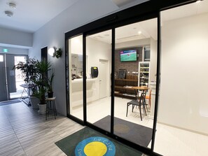 Reception - Guesthouse La Cava (Yokohama)