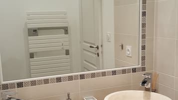 Hair dryer, towels, soap, shampoo