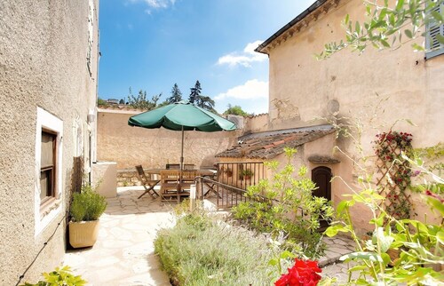 THE GARDEN OF THE VILLAGE IN VALBONNE (3 ***): live in-out
