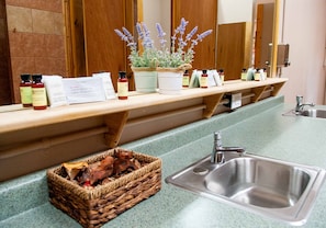 Shower, towels