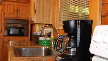 KylskÄp, mikrovÄgsugn, ugn och spishÀll