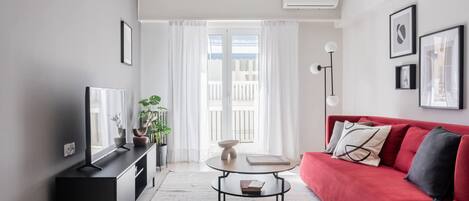 Smart TV, Netflix, books, streaming services