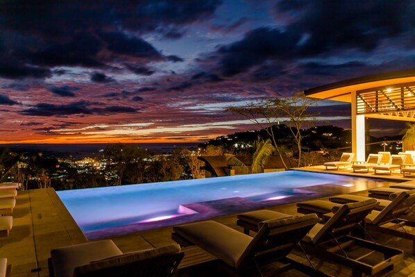 An infinity pool - La Santa Maria – 3 Bedroom Apartment, Balcony, Sea View (San Juan del Sur)