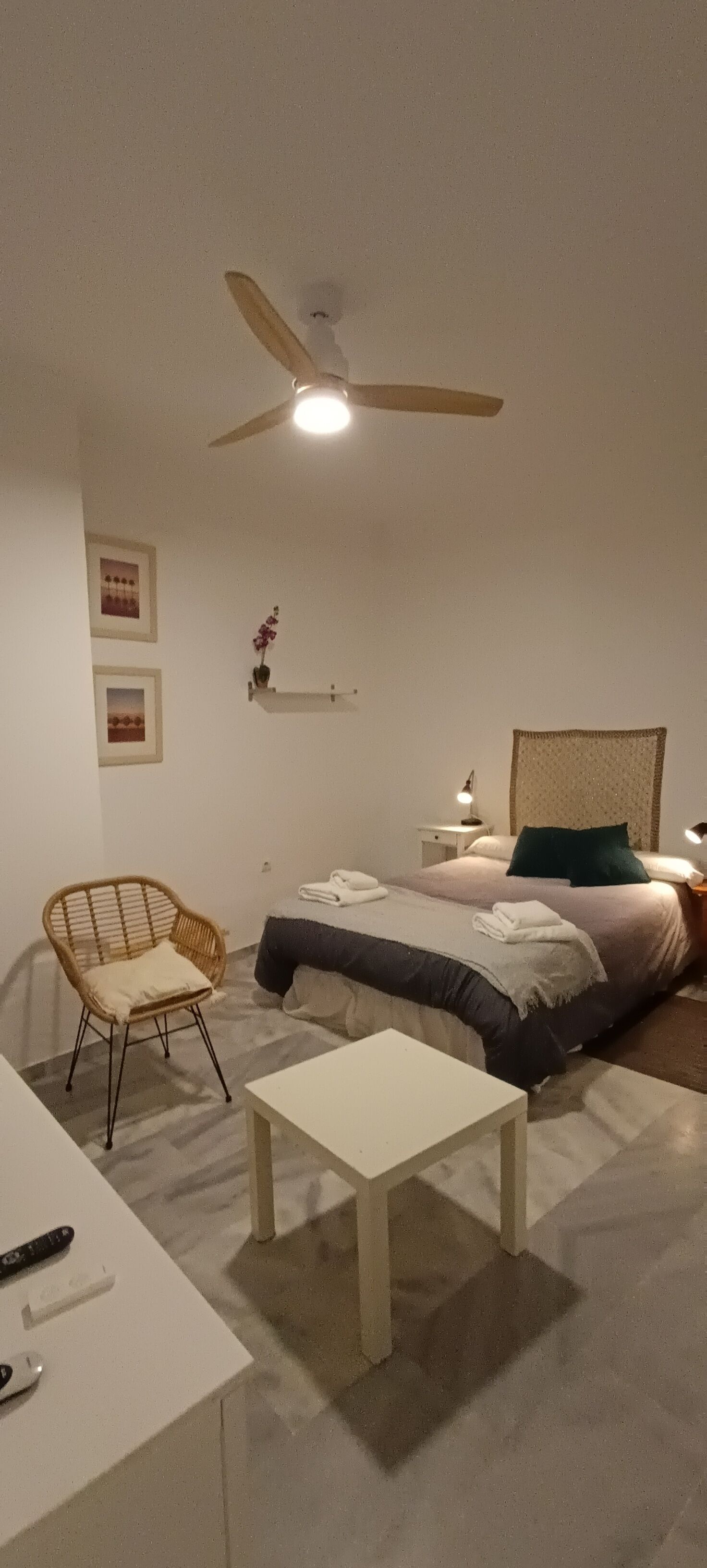 1 chambre, fer et planche à repasser, Wi-Fi gratuit, draps fournis
