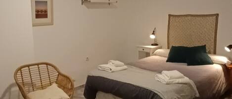 1 غرفة نوم ومكواة/لوح كي وواي فاي مجانًا وملاءات أسرّة