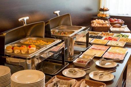 Breakfast, lunch, dinner served; Polish cuisine