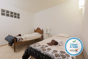 5 bedrooms, iron/ironing board, Internet, bed sheets - Villa near the Galé beach with swimming pool and tastefully decorated (Guia - Albufeira)