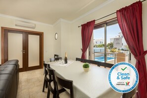 Dining - Villa near the Galé beach with swimming pool and tastefully decorated (Guia - Albufeira)