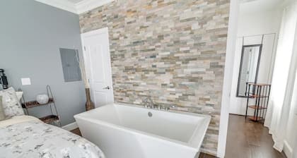 Aspenwood Manor- Relaxing NEW Getaway Suite! (Wasatch Skyline)