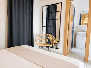 2 chambres, coffres-forts dans les chambres, fer et planche à repasser