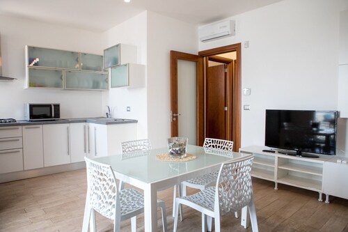 Two bedrooms holiday house with garden (TL33)