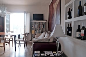 Smart TV, books, stereo