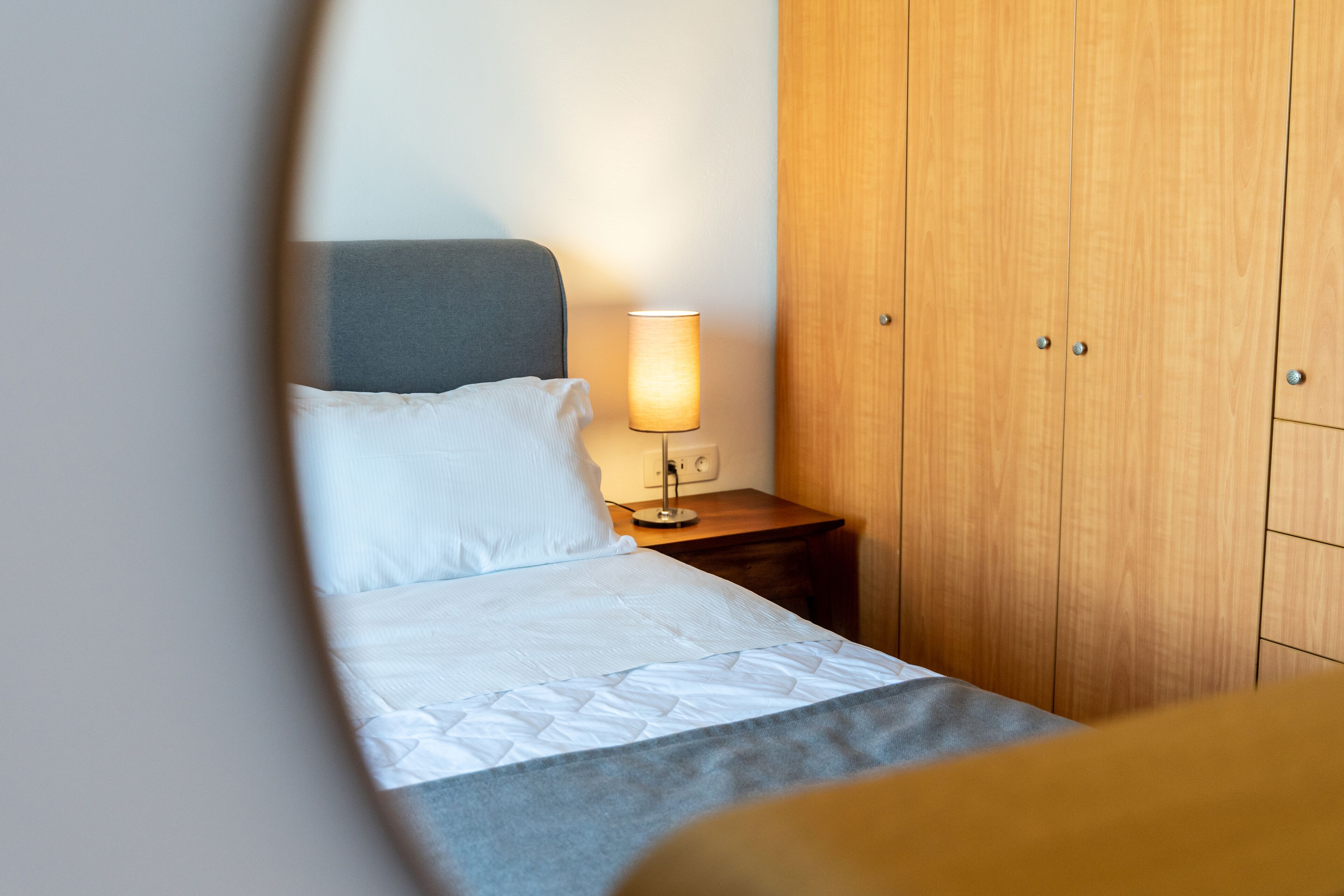 2 Schlafzimmer, Schreibtisch, Bügeleisen/Bügelbrett, Reisekinderbett