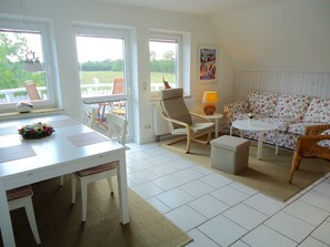 Unclassified image, 2 of 21, button