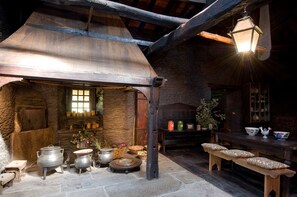 Outdoor dining - SOLAR DAS ARCAS Manor House: Deluxe Mountain (Arcas)