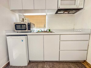 Fridge, microwave, stovetop, coffee/tea maker