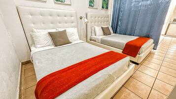 Silitysrauta/-lauta, Wi-Fi, vuodevaatteet