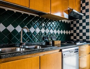 Kühlschrank, Ofen, Herdplatte, Geschirrspüler