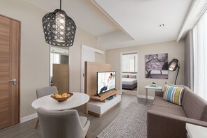 1 habitación, cubrecamas y caja de seguridad en la habitación 