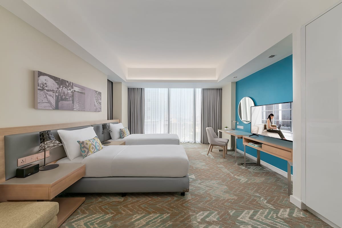 Executive Studio, 2 Twin Beds | 1 bedroom, down comforters, in-room safe, desk