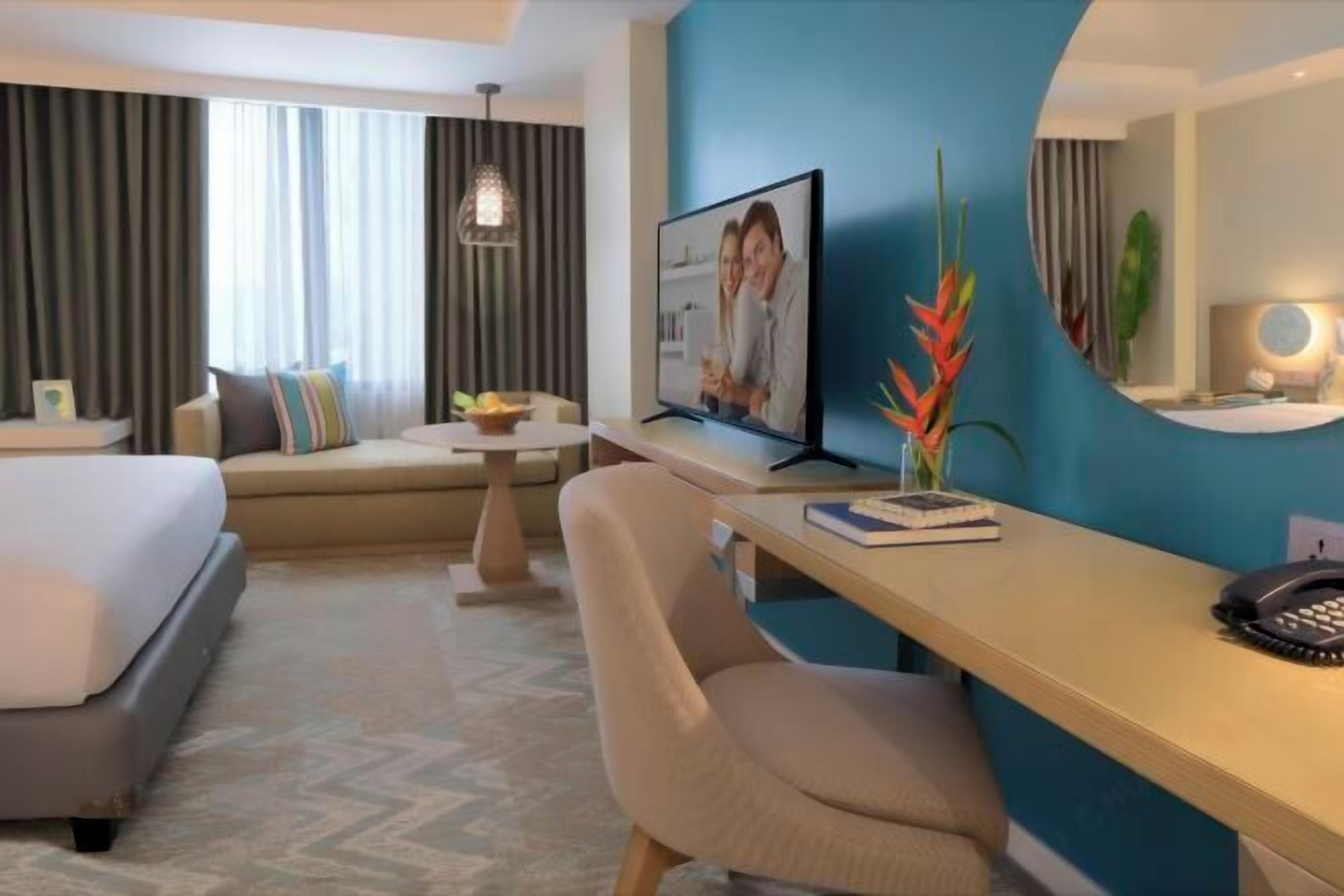 Down duvets, in-room safe, desk, laptop workspace