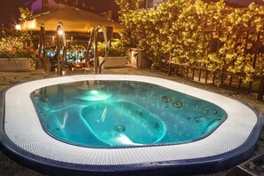 A heated pool - RESIDENCE DOMASO - ONE BEDROOM APARTMENT (DOMASO)