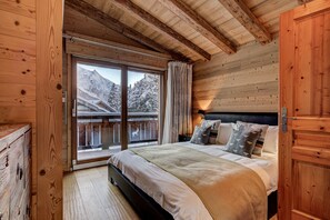 5 bedrooms, iron/ironing board, free WiFi, bed sheets