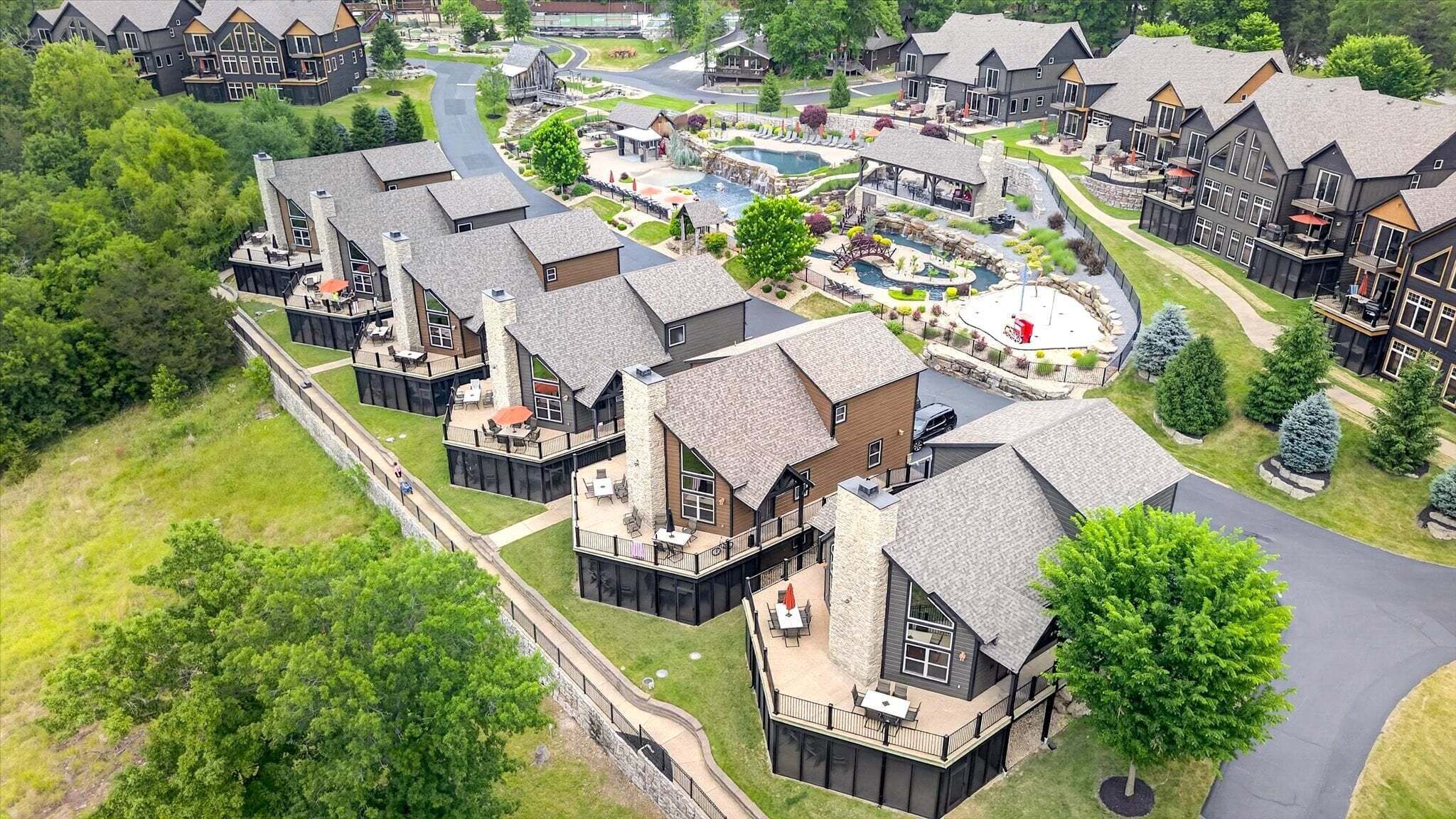 Luxury Lakefront Lodge | Huge Pools | Dock | Free Kayaks | 2mi to