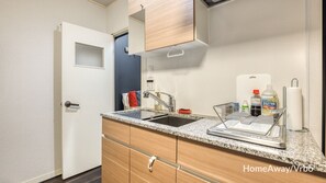 Fridge, microwave, stovetop, electric kettle - New Open! 3bedrooms, 1stop to Shin-Osaka, 3min to nearest station (大阪市淀川区西中島)