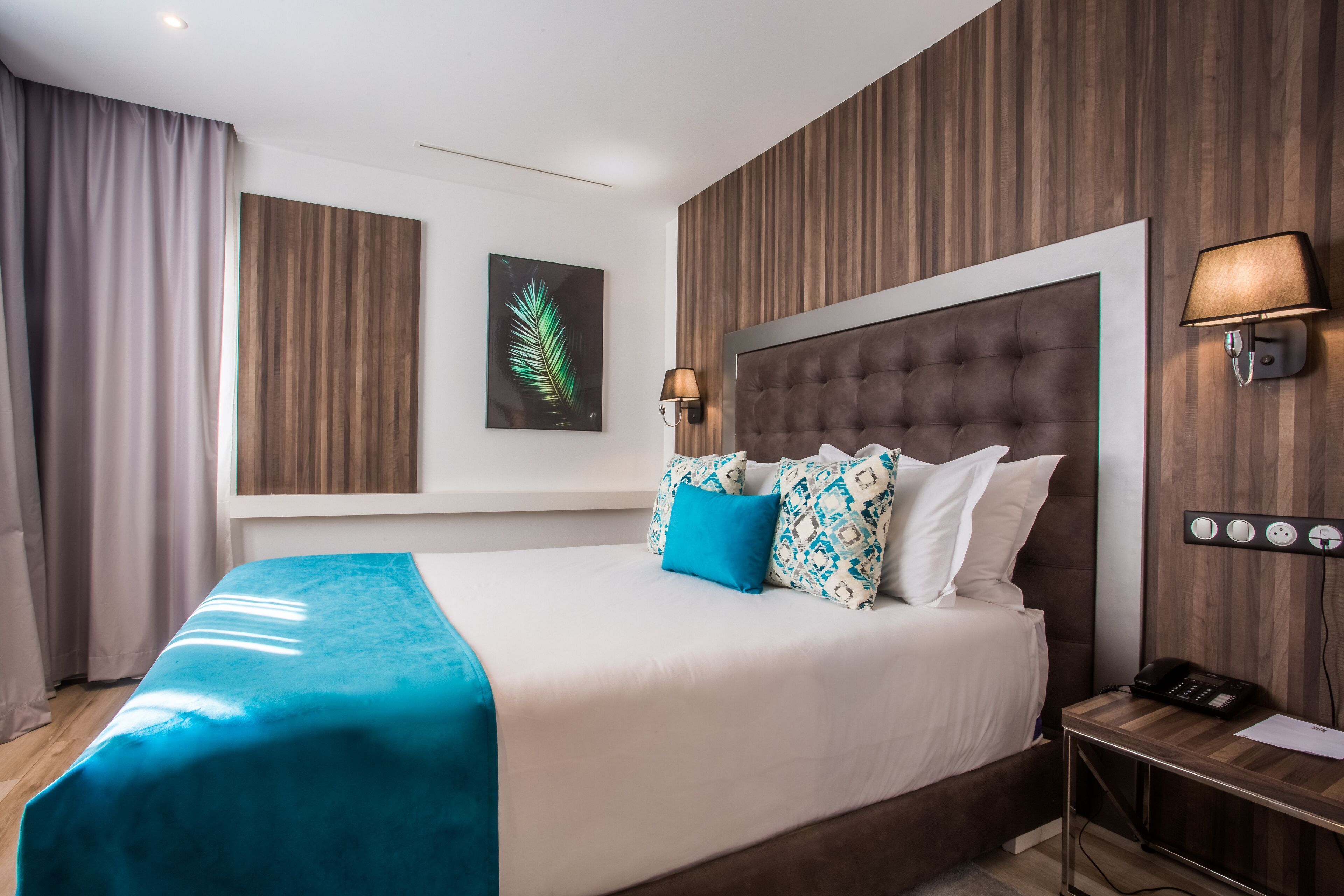 Hypo-allergenic bedding, minibar, in-room safe, desk