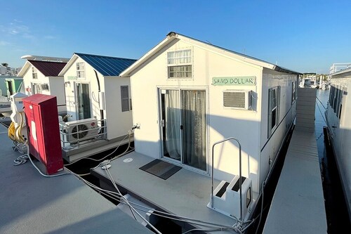 Sonnenuntergang am Wasser im Aqua Villa Sand Dollar @ Mangrove Resort LLC