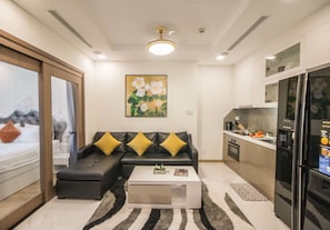 43-inch LCD TV with cable channels, TV - Saliza Suite - Vinhomes Central Park (Ho Chi Minh City)