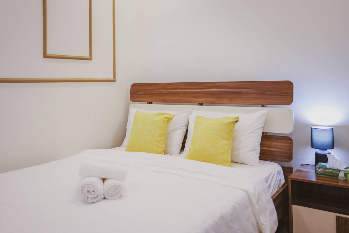 2 bedrooms, premium bedding, individually decorated