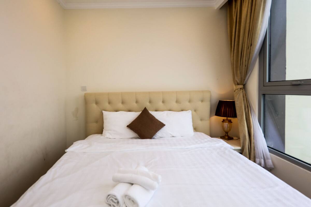 2 bedrooms, premium bedding, individually decorated