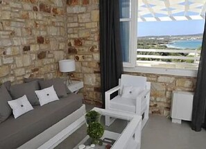 TV, fireplace - EXECUTIVE VILLA (4 bedrooms) (Santa Maria)