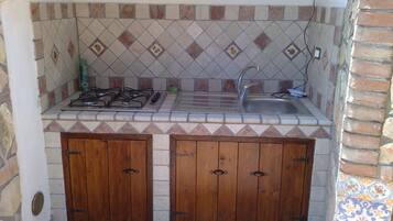 Frigorifero, forno, piano cottura, macchina per tè/caffè