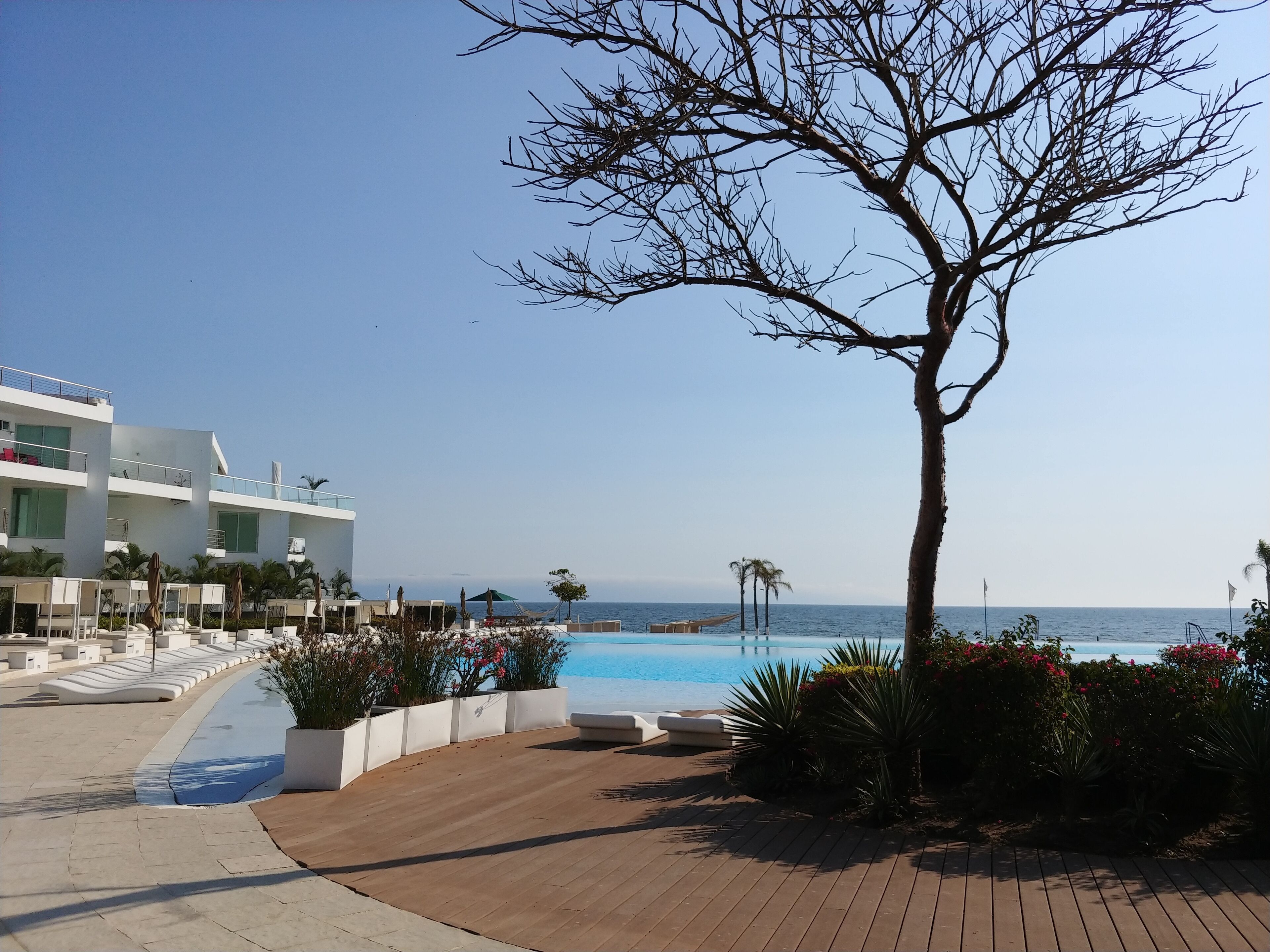 Pool walk way 