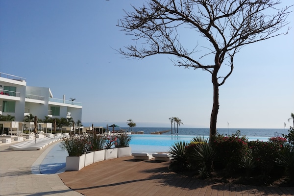 Pool walk way