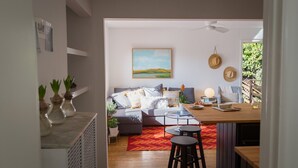 Interior - PRIVATE DESIGNER ROOFTOP GUEST SUITE WITH WI-FI AND AC! (Los Angeles)
