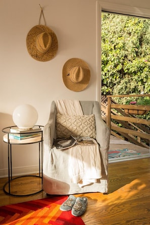 Interior - PRIVATE DESIGNER ROOFTOP GUEST SUITE WITH WI-FI AND AC! (Los Angeles)