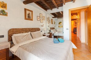 2 habitaciones, tabla de planchar con plancha, wifi y ropa de cama 