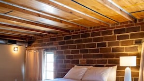1 bedroom, internet, bed sheets - The Sport at The Nelson Inn - Unit 1 (Sheridan)