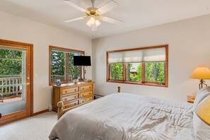 5 bedrooms, desk, iron/ironing board, WiFi - Short Walk to the Gondola Base (Steamboat Springs)