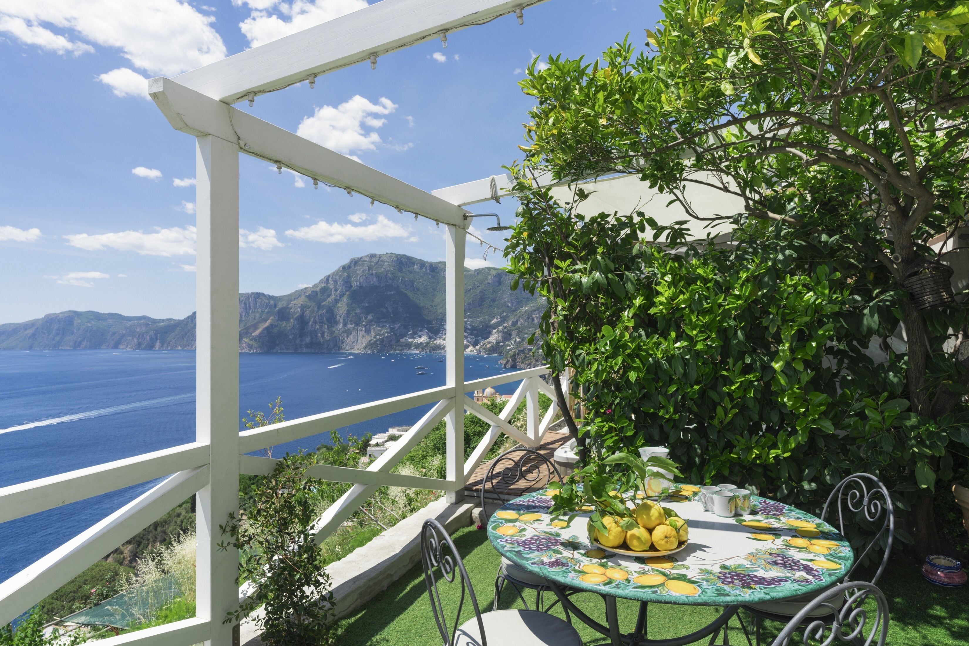 屋外ダイニングエリア