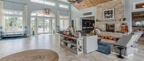 المنشأة من الداخل