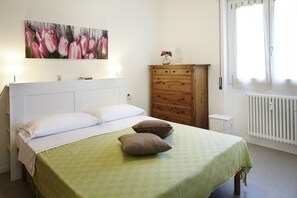 1 chambre, fer et planche à repasser, Wi-Fi, literie fournie