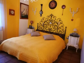 2 soverom, strykejern/-brett, reiseseng for barn og wi-fi (inkludert)