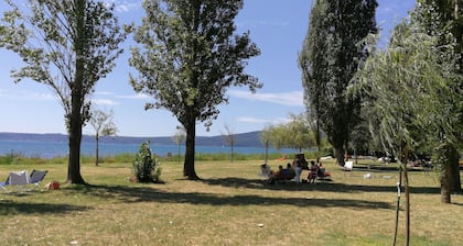 MONIC83 Sunflower Cottage by the Lake - Trevignano