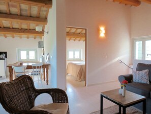 1 bedroom, iron/ironing board, internet, bed sheets