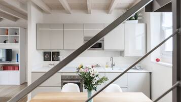 Fridge, microwave, oven, stovetop